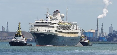 Astoria in tow, en route from Rotterdam to Ghent. Photo Credit: G. Barendrecht.