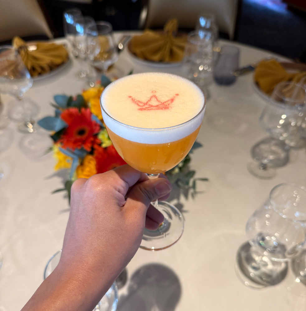 'You Should See Me In a Crown', the Koningstafel welcome cocktail