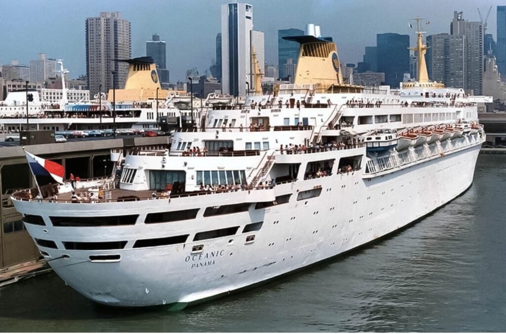 The Oceanic (right) and Atlantic at New York in 1985. From the William H. Miller collection.