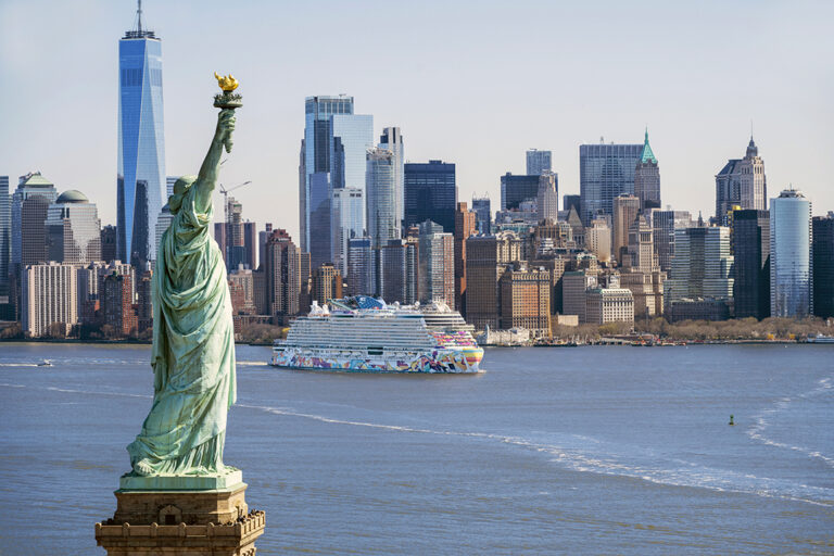 Norwegian Aqua Arrives in New York