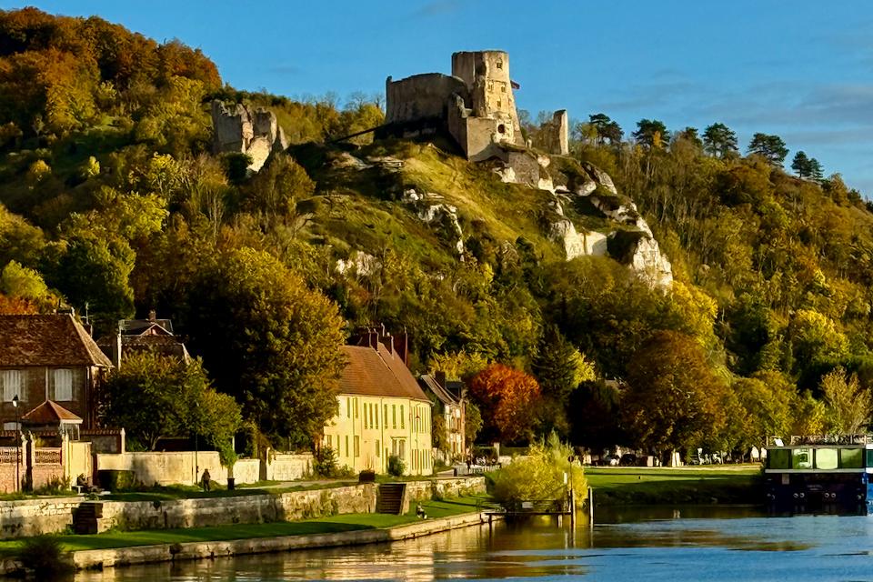 The ruins of Château Gaillard, Richard the Lionheart’s hilltop fortress, overlook the Seine at Les Andelys. Photo credit: Monte Mathews.