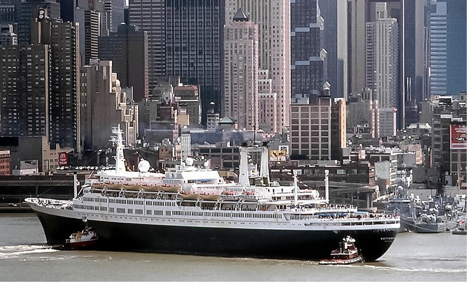 Rotterdam approaches the Manhattan Passenger Ship Terminal. From the William H. Miller collection.