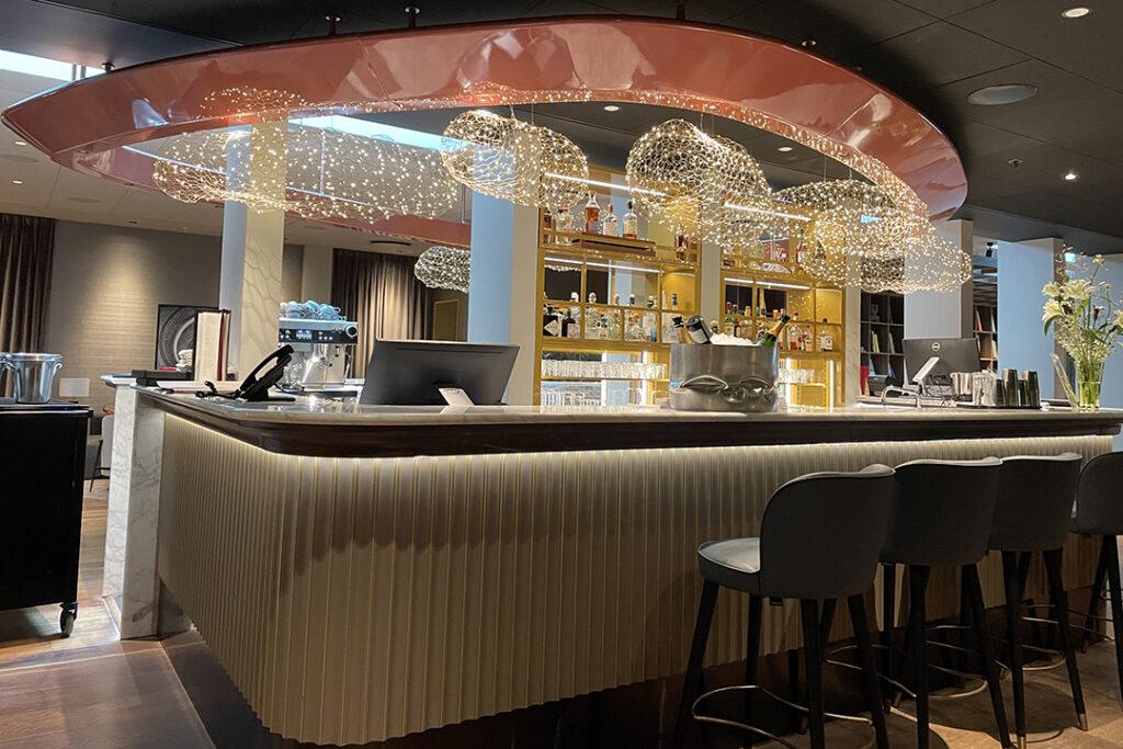 The elegant lobby bar on the main floor sits beside the restaurant. Photo: Ming Tappin.